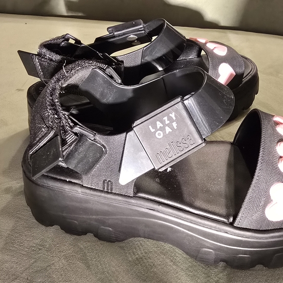 LO x Melissa sandals - Picture 6 of 6